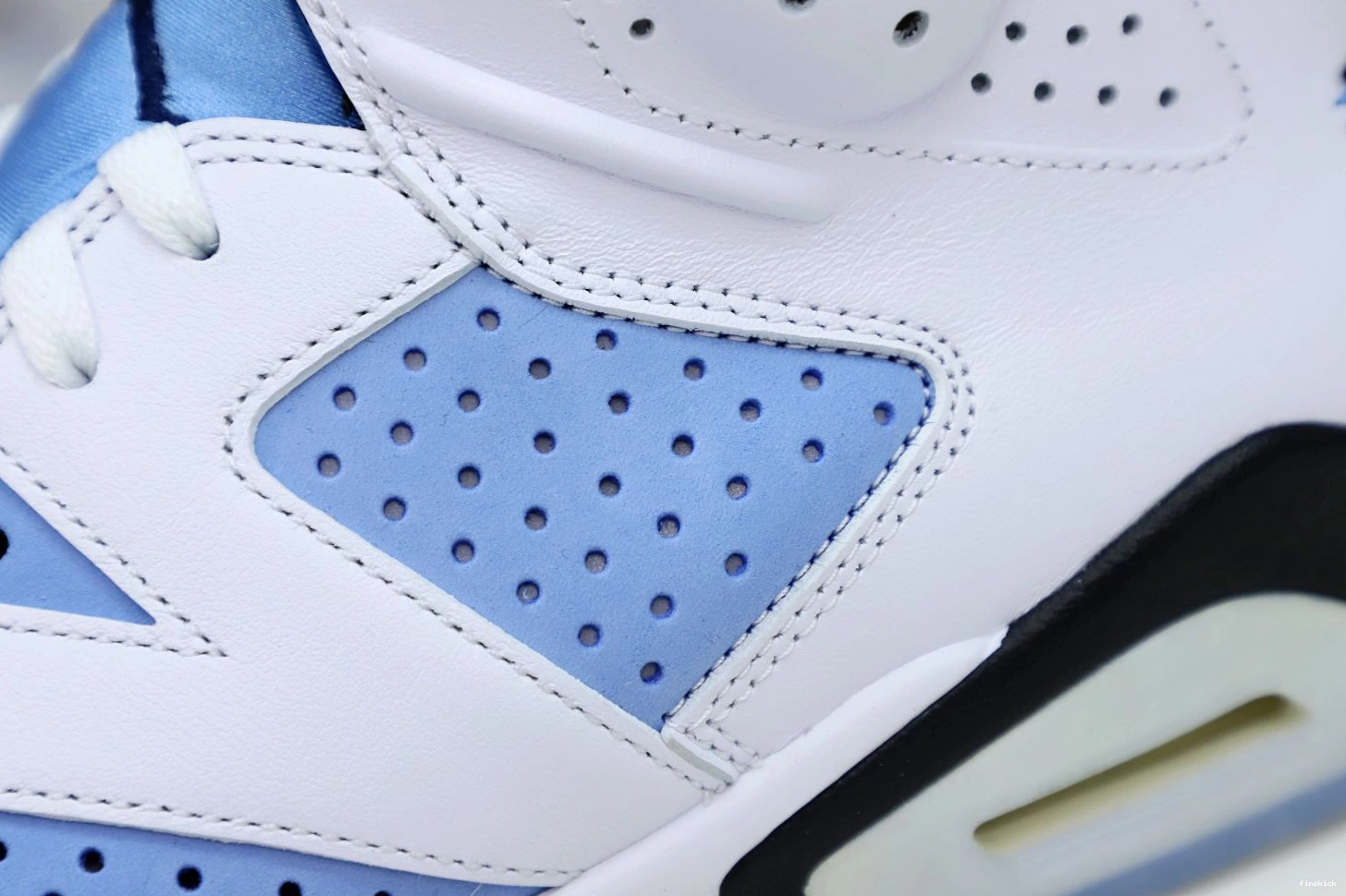 RETRO HOME' AIR 6 JORDAN 'UNC 0825